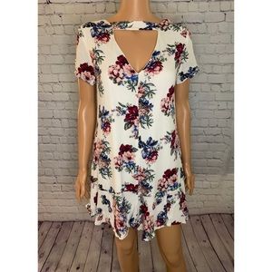 Francesca’s cute White boho Floral Flowy Dress size small
